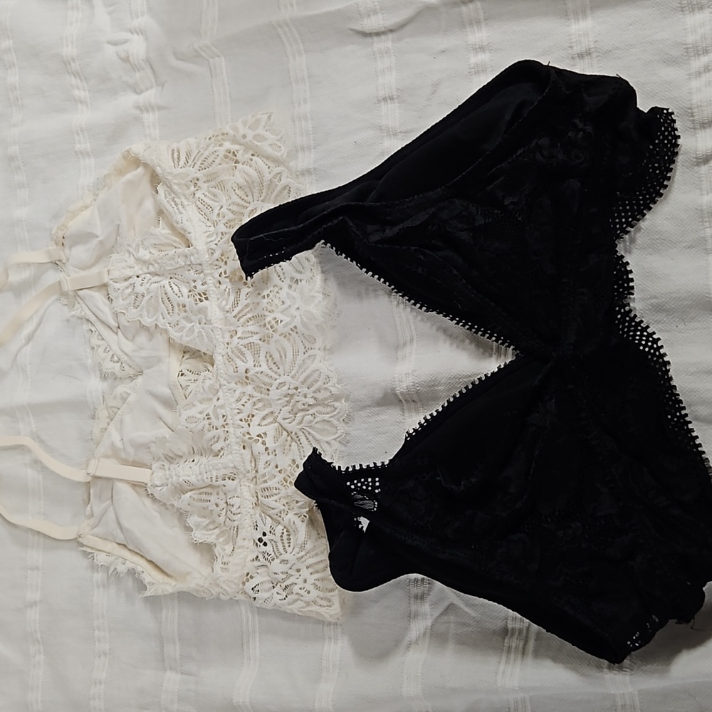 Aerie Beautiful Lace - 2 Stretchy bralettes - Black and Cream colors Floral lace - Picture 5 of 5